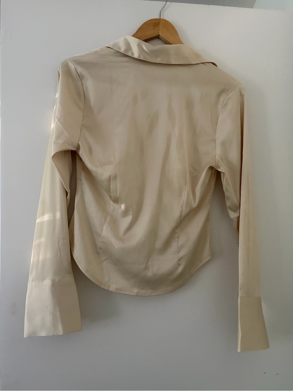 Abercrombie & Fitch — Tokyo, cream satin ruched button-front blouse - Picture 2 of 4